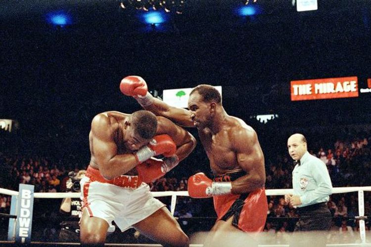 Holifild rinqə qayıdır - 57 yaşında