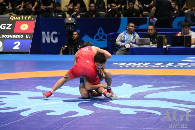 Rusiyalı güləşçilər Hacı Əliyev və Mahir Əmiraslanov yolunu açdılar - YENİLƏNİB