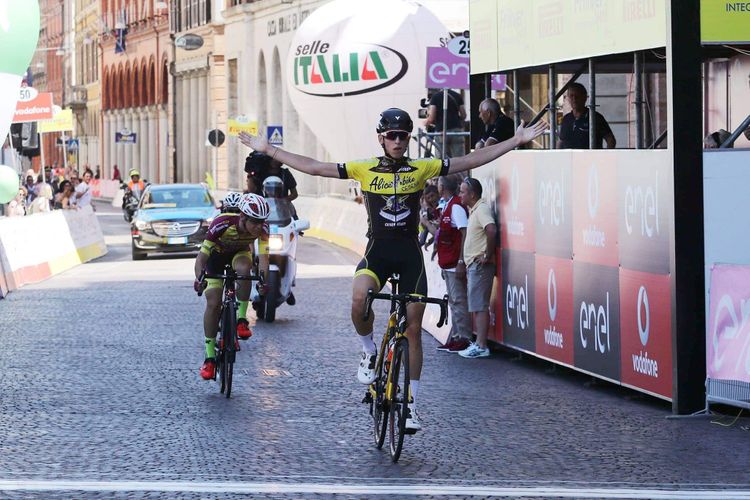 İdmançı 21 yaşında öldü – koronavirusa görə