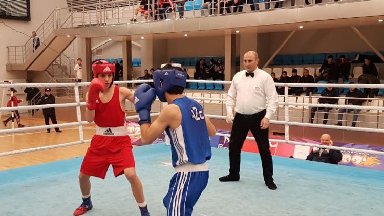 Azərbaycan çempionatında 48 komanda