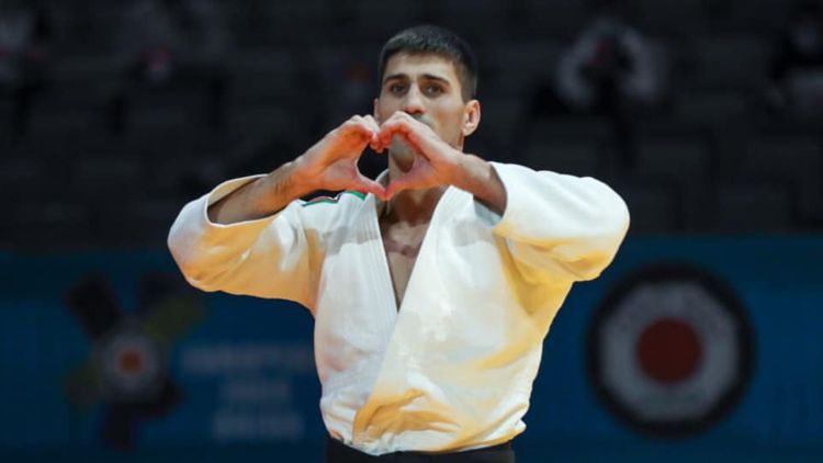 Rüstəm Orucov zirvədə - İrina Kindzerska irəlilədi