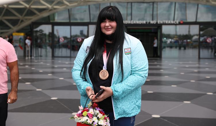 Olimpiadada bürünc medal qazanan cüdoçumuz Bakıya qayıtdı - FOTOSESSİYA