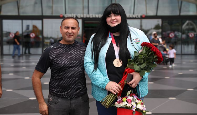 Olimpiadada bürünc medal qazanan cüdoçumuz Bakıya qayıtdı - FOTOSESSİYA