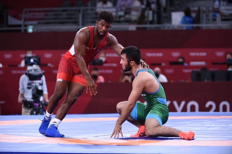 Güləşçimizdən bir qələbə, bir məğlubiyyət - FOTOSESSİYA