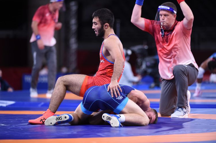 Güləşçimizdən bir qələbə, bir məğlubiyyət - FOTOSESSİYA