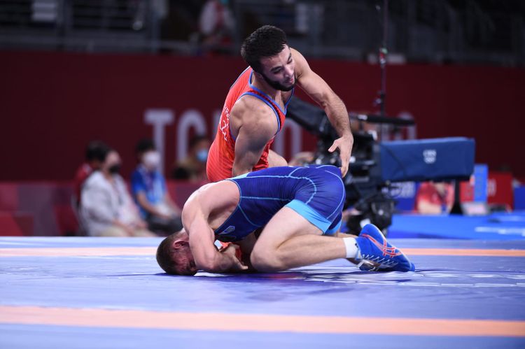 Güləşçimizdən bir qələbə, bir məğlubiyyət - FOTOSESSİYA