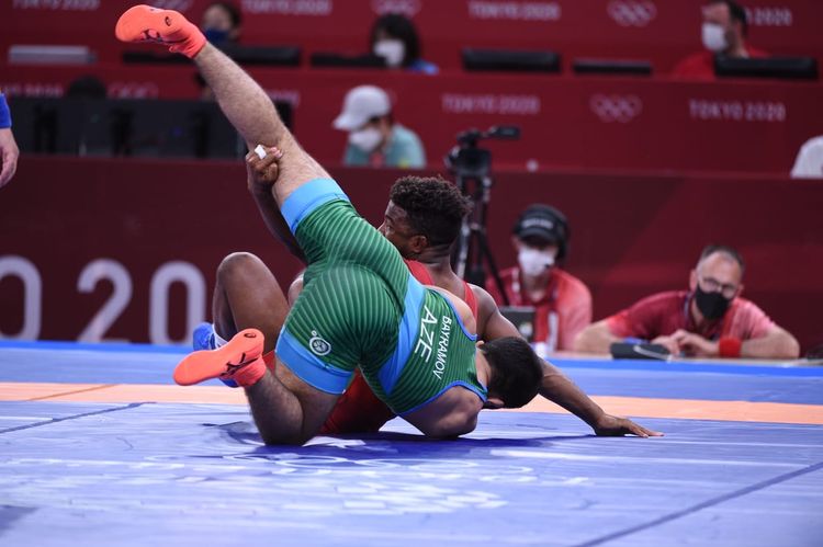 Güləşçimizdən bir qələbə, bir məğlubiyyət - FOTOSESSİYA