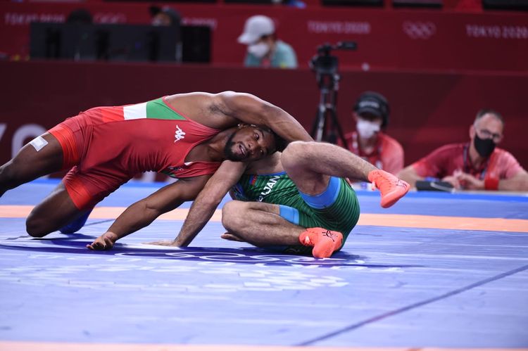 Güləşçimizdən bir qələbə, bir məğlubiyyət - FOTOSESSİYA