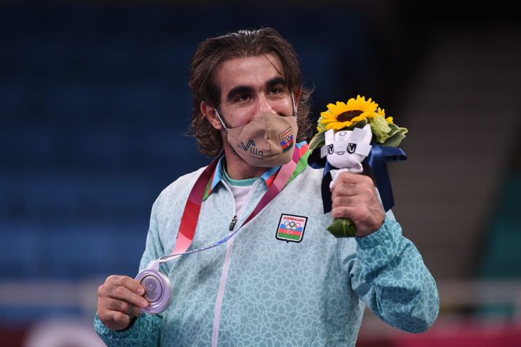 Rafael Ağayev fəxri kürsüdə - FOTOSESSİYA