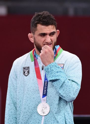 Hacı Əliyev fəxri kürsüdə - FOTOSESSİYA