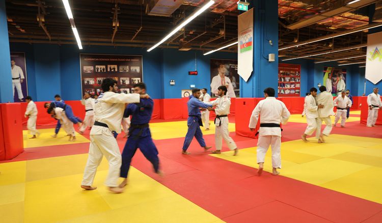 Ruslan Maşurenko vidalaşdı, yeni məşqçilər heyəti komandaya təqdim olundu - FOTOSESSİYA