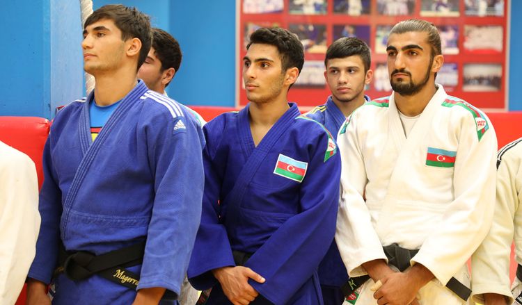 Ruslan Maşurenko vidalaşdı, yeni məşqçilər heyəti komandaya təqdim olundu - FOTOSESSİYA