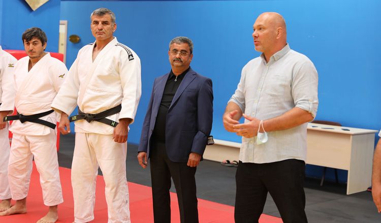 Ruslan Maşurenko vidalaşdı, yeni məşqçilər heyəti komandaya təqdim olundu - FOTOSESSİYA