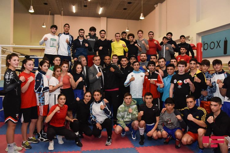 Umar Kremlyov azərbaycanlı boksçularla görüşdü - FOTOSESSİYA