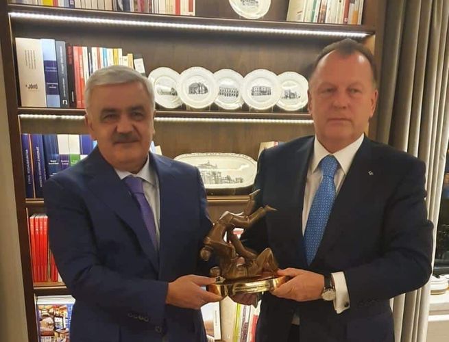 Budapeştdə Marius Vizerlə görüşdü - Rövnəq Abdullayev 