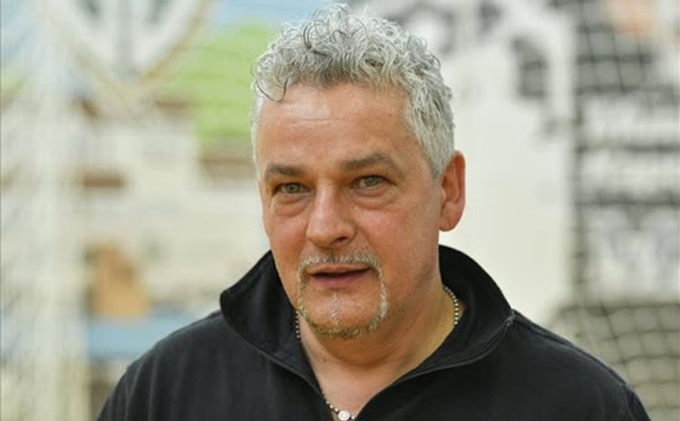 “Kənddə yaşayıram, odun doğrayıram, traktorla gəzirəm” – əfsanəvi futbolçu