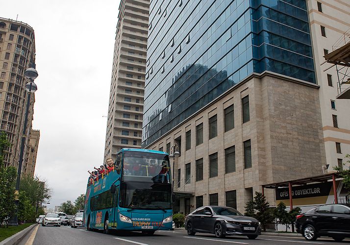 AVRO-2020-nin kubokunun Bakı gəzintisi davam edir - FOTOSESSİYA