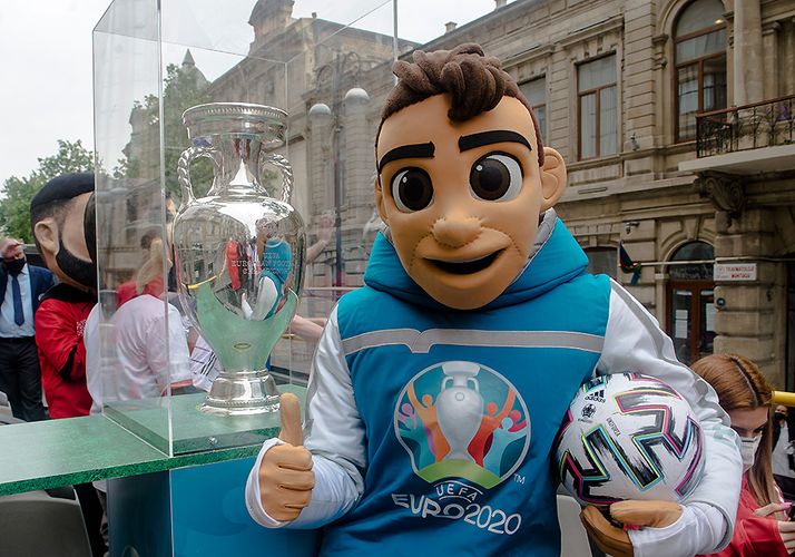 AVRO-2020-nin kubokunun Bakı gəzintisi davam edir - FOTOSESSİYA