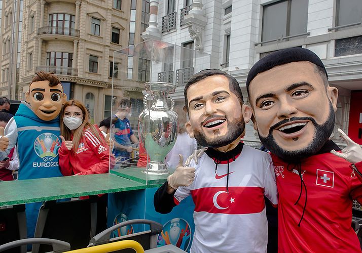 AVRO-2020-nin kubokunun Bakı gəzintisi davam edir - FOTOSESSİYA