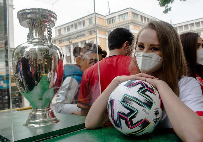 AVRO-2020-nin kubokunun Bakı gəzintisi davam edir - FOTOSESSİYA