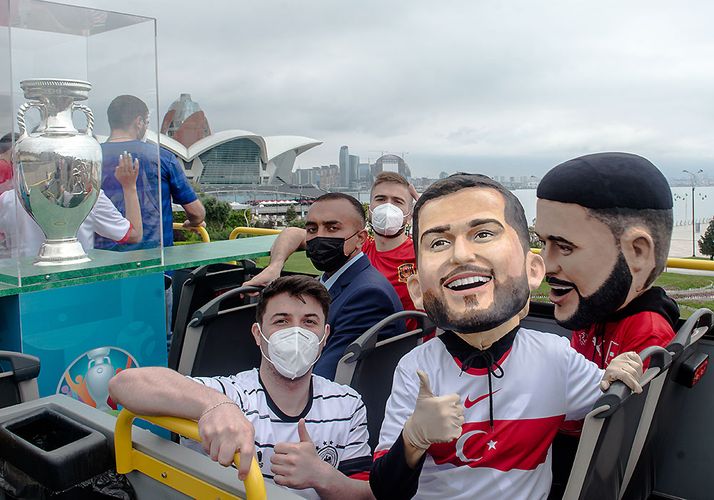 AVRO-2020-nin kubokunun Bakı gəzintisi davam edir - FOTOSESSİYA