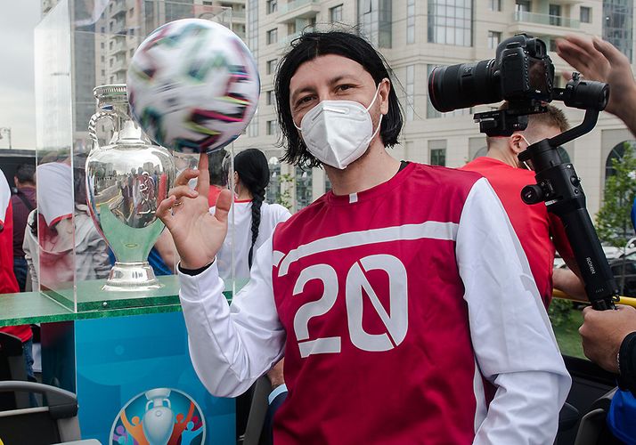 AVRO-2020-nin kubokunun Bakı gəzintisi davam edir - FOTOSESSİYA