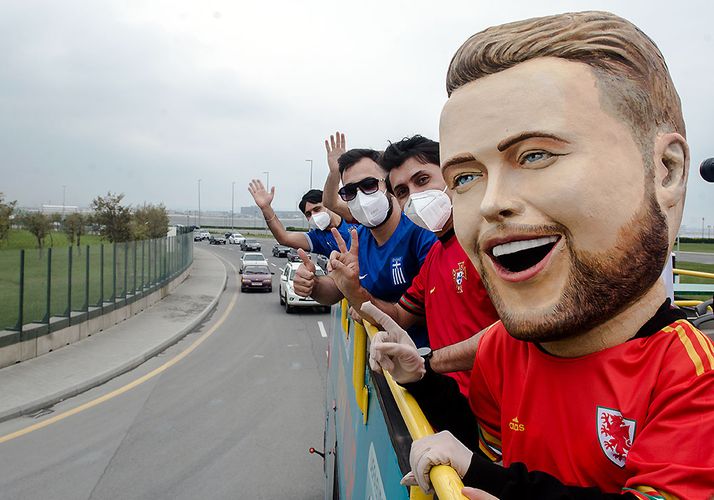 AVRO-2020-nin kubokunun Bakı gəzintisi davam edir - FOTOSESSİYA