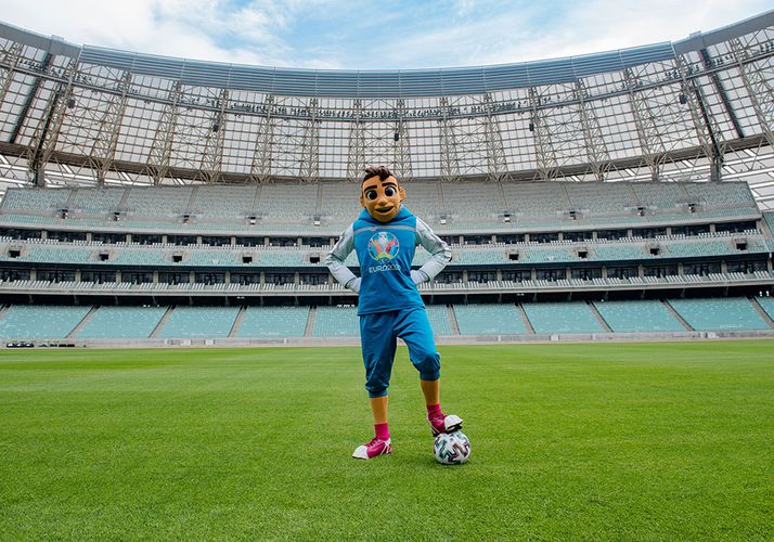 AVRO-2020-nin kubokunun Bakı gəzintisi davam edir - FOTOSESSİYA