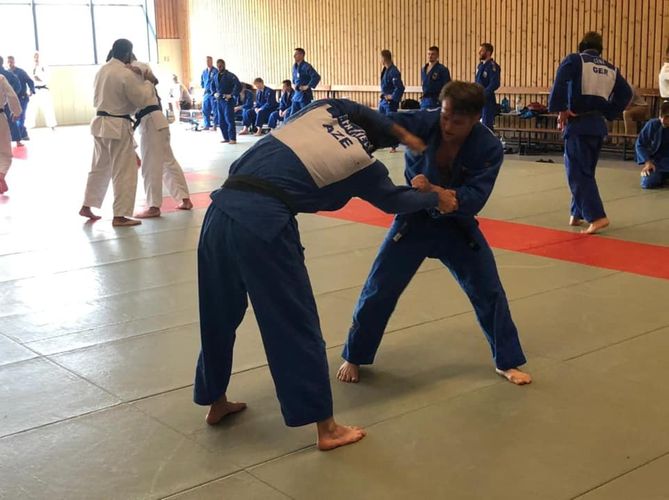 Yığmamız Olimpiadaya Hennefdə hazırlaşır - FOTOSESSİYA