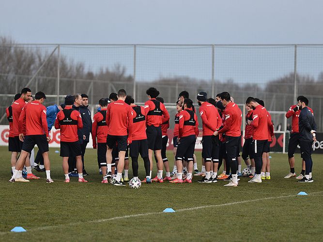 Millimizin heyəti açıqlandı - de Byazi 29 futbolçu çağırdı