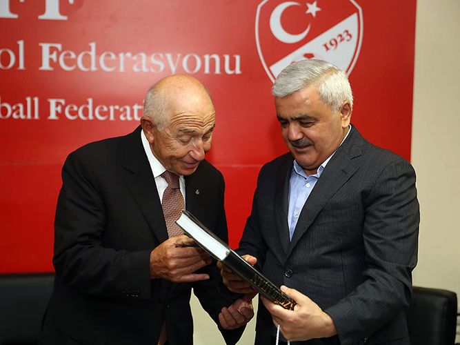 “İnanıram ki, türkiyəli qardaşlarımız Azərbaycanda da zəfər qazanacaqlar” - Rövnəq Abdullayev