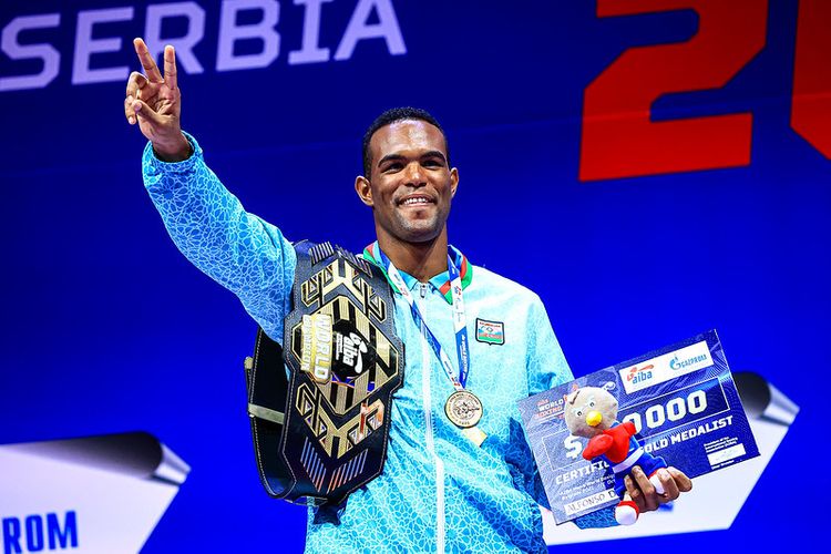 Alfonso Dominqes fəxri kürsünün ən yüksək pilləsində - FOTOSESSİYA