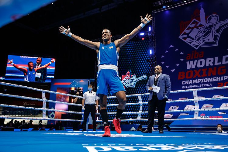 Alfonso Dominqes fəxri kürsünün ən yüksək pilləsində - FOTOSESSİYA