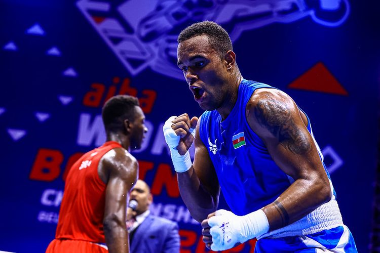 Alfonso Dominqes fəxri kürsünün ən yüksək pilləsində - FOTOSESSİYA