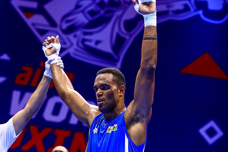 Alfonso Dominqes fəxri kürsünün ən yüksək pilləsində - FOTOSESSİYA