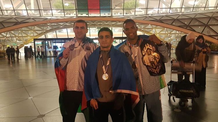 Boks millimiz dünya çempionatından qayıtdı