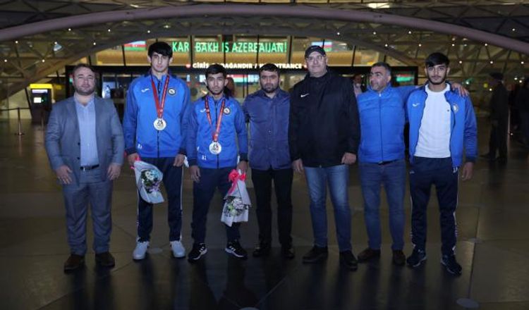 İtaliyada uğurlu çıxış edən milli Bakıya qayıtdı