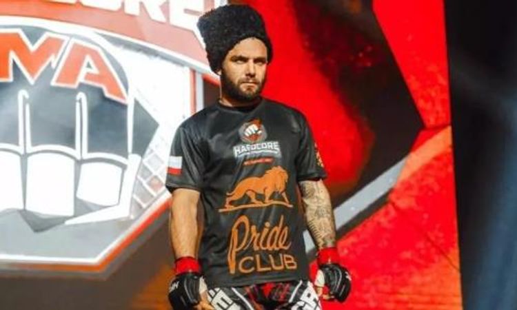 Azərbaycanlı sürücü rusiyalı MMA döyüşçüsünün xanımı ilə tanış olmaq istədi və ...