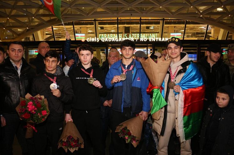 Avropa çempionatında uğur qazanan boksçularımız Bakıya qayıtdı