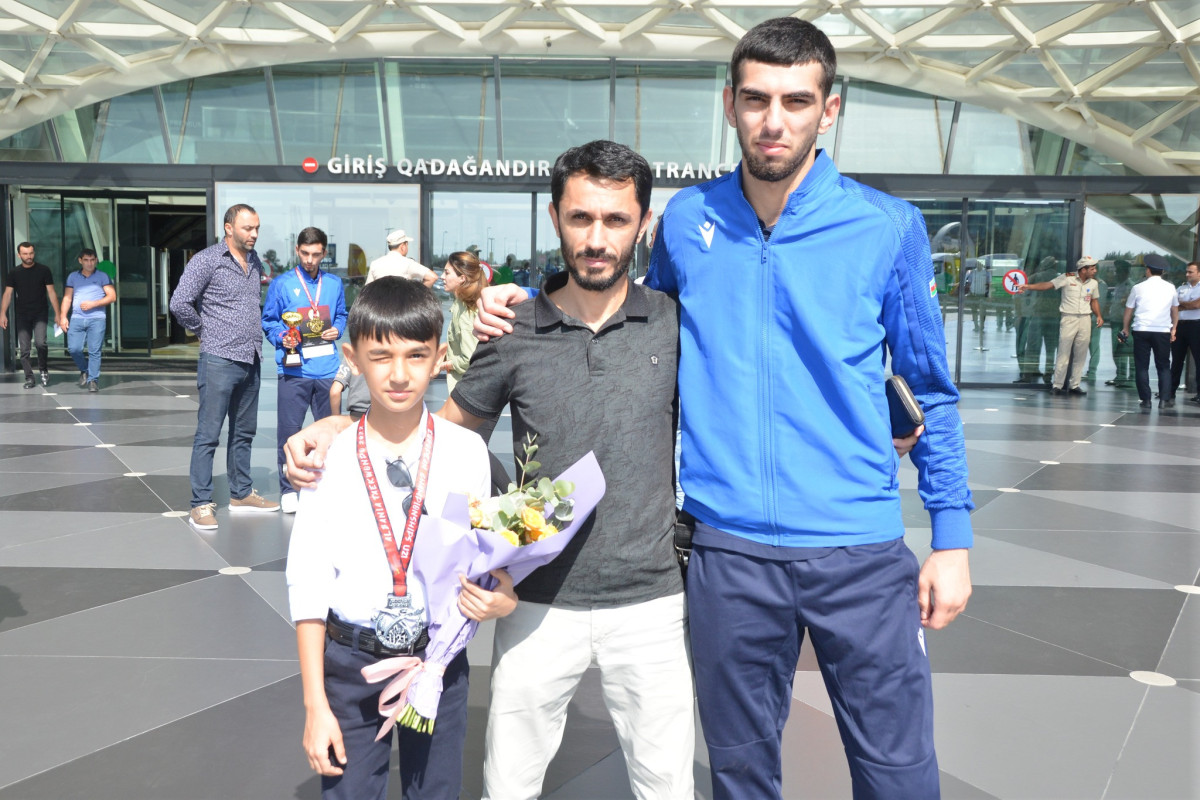 Tiranada uğur qazanan taekvondoçularımız Bakıya qayıtdı - FOTOLENT 