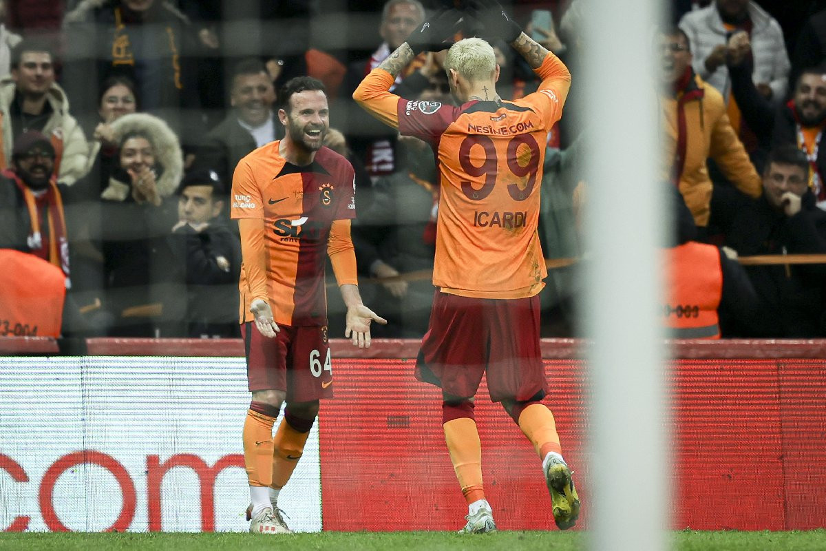 "Qalatasaray" "Hatayspor"u darmadağın etdi  