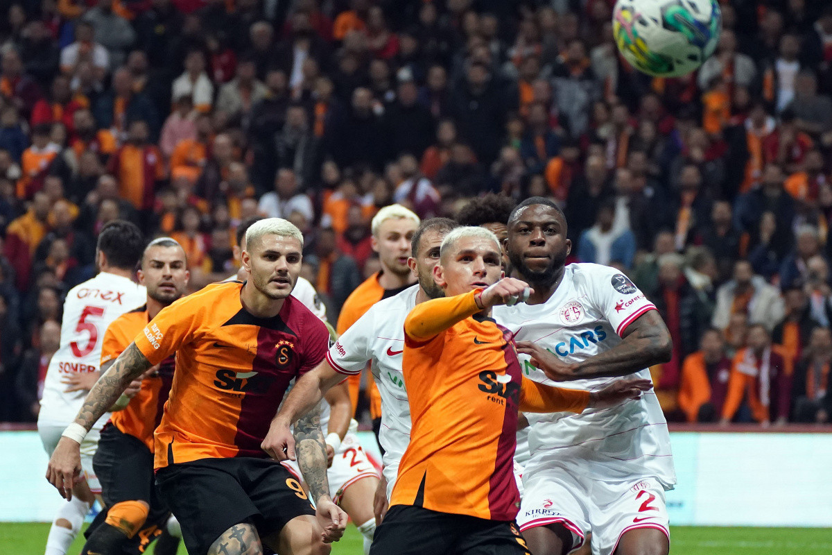 "Qalatasaray"ın məğlubedilməzliyi 14 oyuna çatdı 