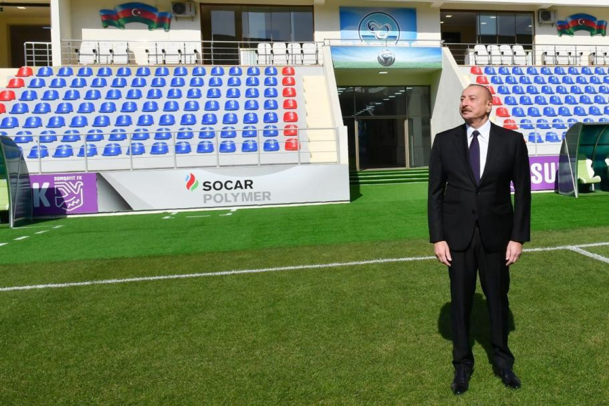 Dövlət başçısı Sumqayıt şəhər stadionunda yaradılan şəraitlə tanış olub - FOTO  - YENİLƏNİB 