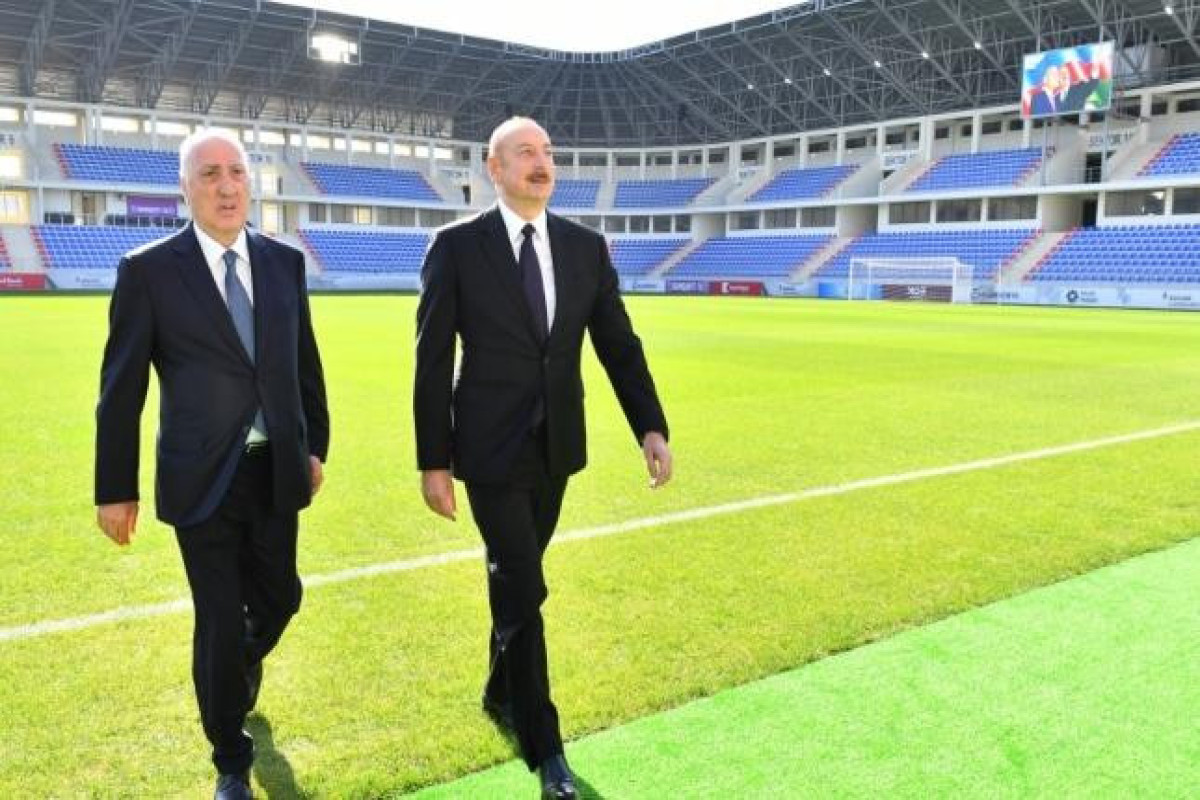 Dövlət başçısı Sumqayıt şəhər stadionunda yaradılan şəraitlə tanış olub - FOTO  - YENİLƏNİB 