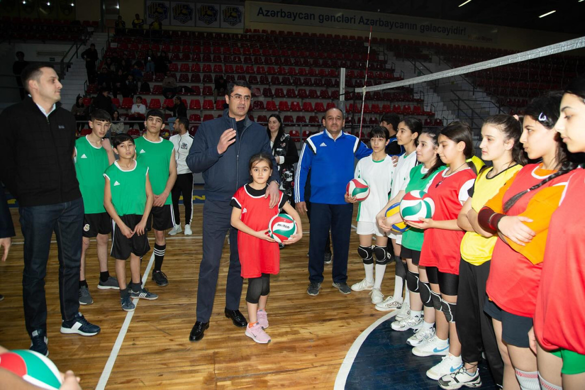 Federasiya rəhbərliyi gənc voleybolçularla görüşdü 