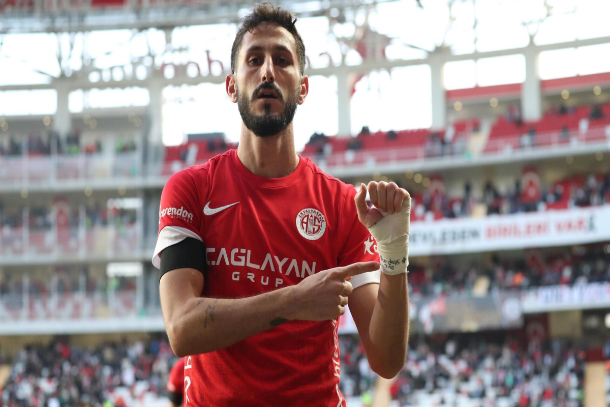 İsrailli futbolçu qol sevincinə görə saxlanıldı 