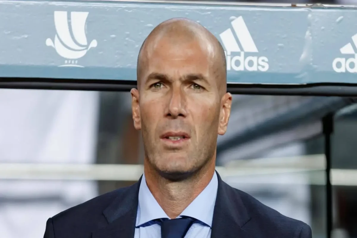 Zidan "Liverpul"un baş məşqçisi olur 