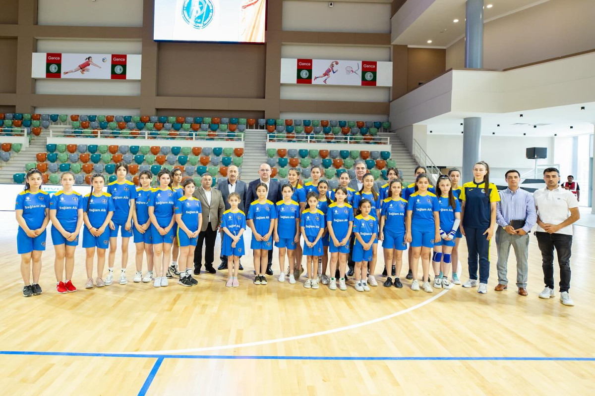 Gəncə Regional Voleybol Klubunun yeniyetmə voleybolçuları ilə görüş keçirilib