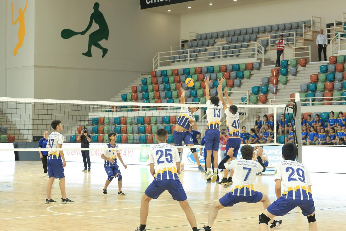 Gəncə Regional Voleybol Klubunun yeniyetmə voleybolçuları ilə görüş keçirilib