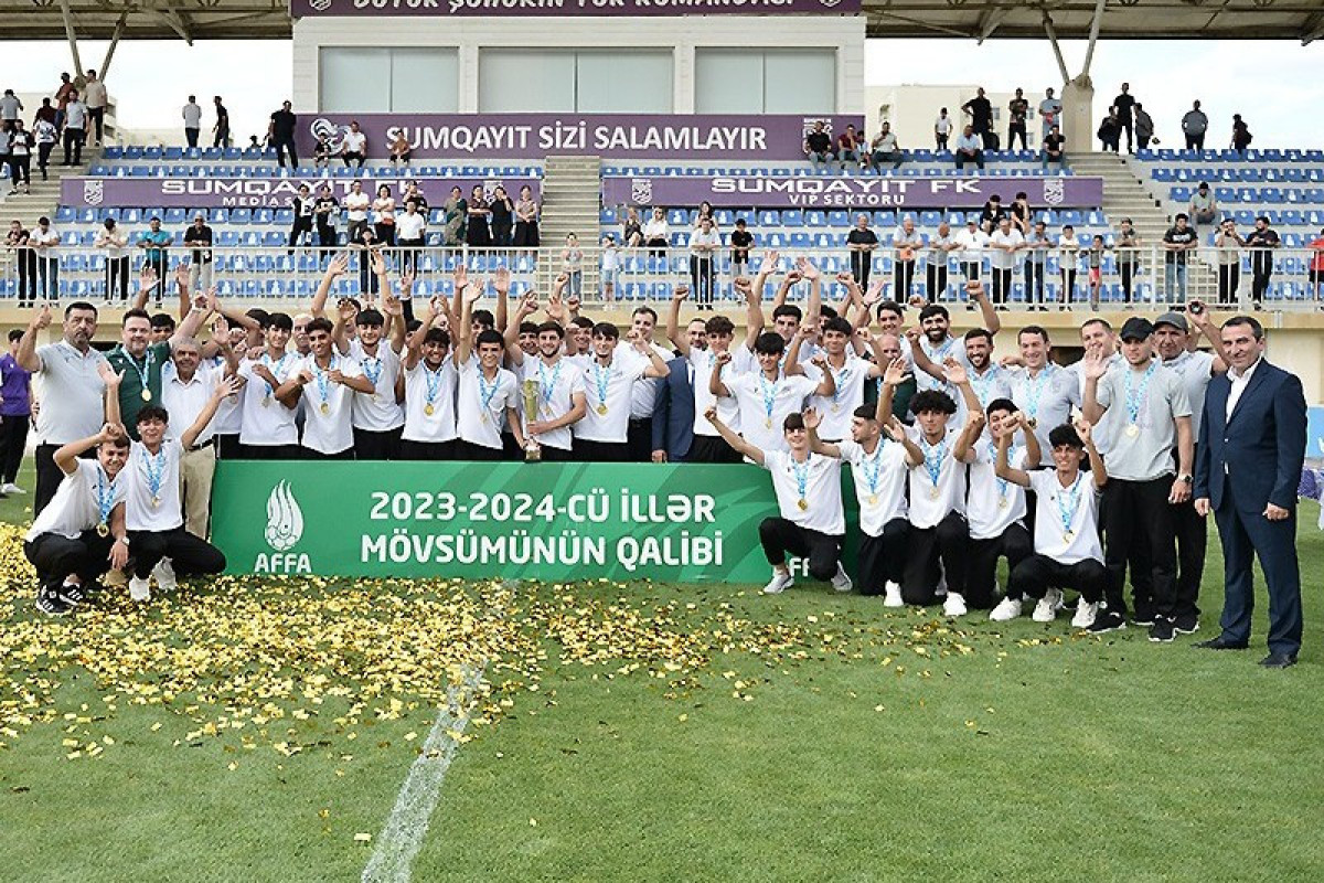 U-17 Liqasının qalibləri mükafatlandırılıb